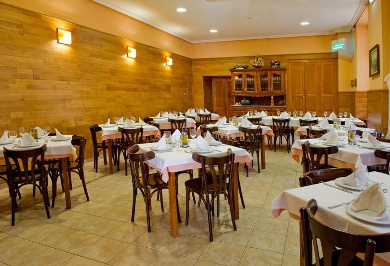 Hotel Restaurante La Casilla Cangas De Narcea Esterno foto